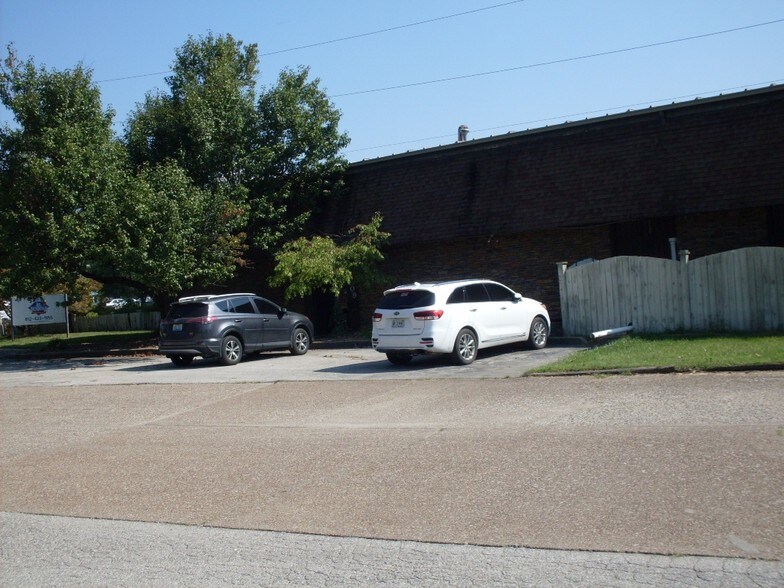 Primary Photo Of 709 Oak Hill Rd, Evansville Warehouse For Lease