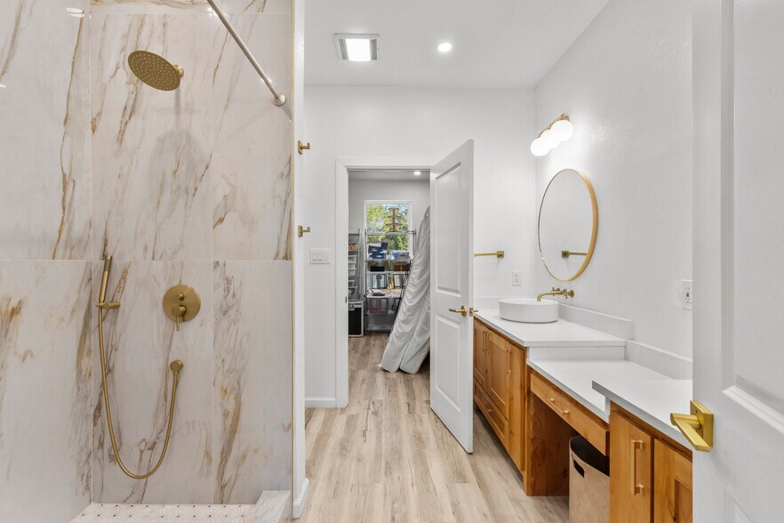 More Photos Of 9016 Private Road 2329, Terrell Lodge Meeting Hall For Sale