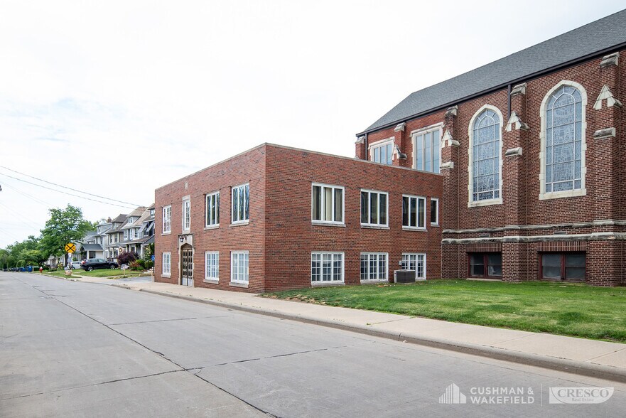 More Photos Of 16400 Detroit Ave, Lakewood Office For Lease