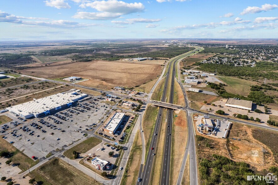 More Photos Of 2912 Central Fwy, Wichita Falls Land For Sale