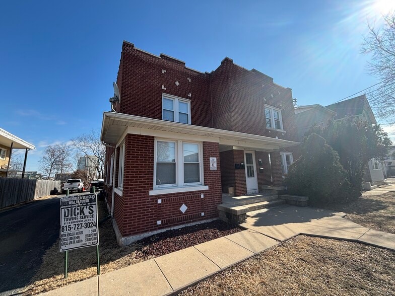 More Photos Of 30 N Broadway St, Joliet Multifamily For Sale