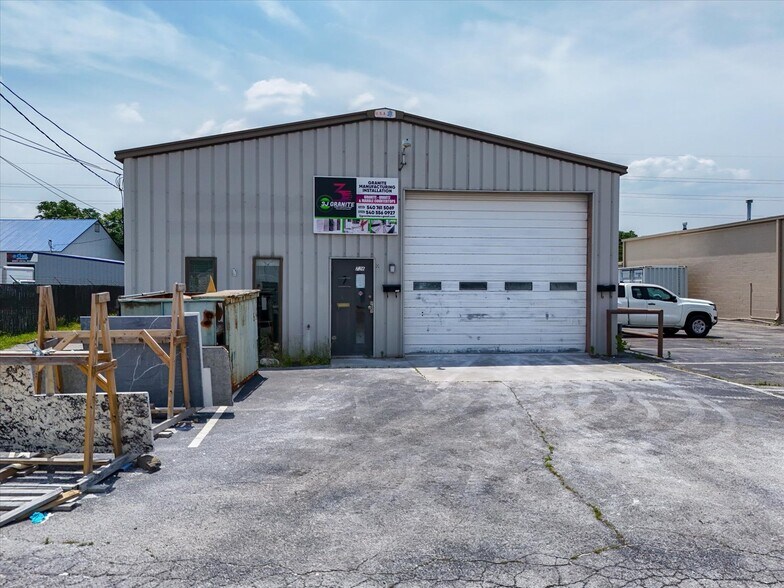 More Photos Of 722-726 Roanoke St, Salem Research And Development For Sale