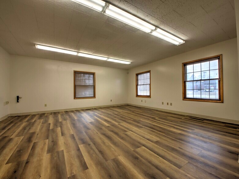 More Photos Of 111 Longwood Dr, Laporte Freestanding For Lease