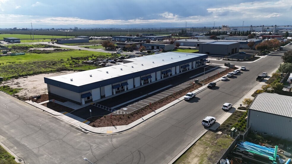 More Photos Of 1200 Montclaire Dr, Ceres Distribution For Lease