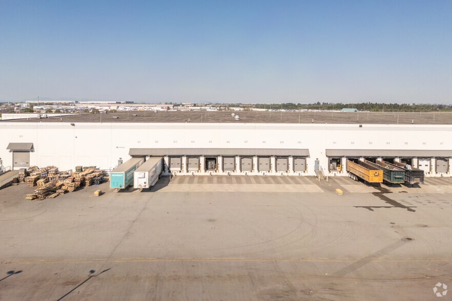 More Photos Of 18111 Blundell Rd, Richmond Distribution For Lease