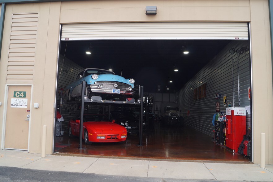 More Photos Of 9337 Commerce Center St, Highlands Ranch Showroom For Sale