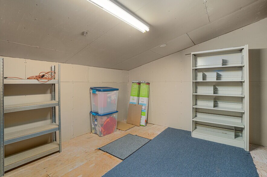 More Photos Of 24 Salt Pond Rd, Wakefield Medical For Sale