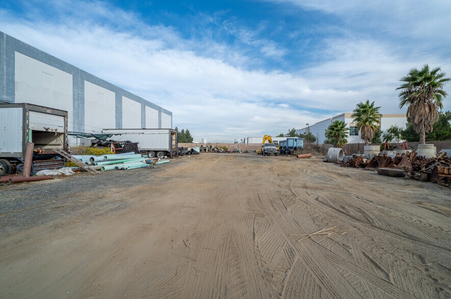 More Photos Of 2023 S Bon View Ave, Ontario Contractor Storage Yard For Sale