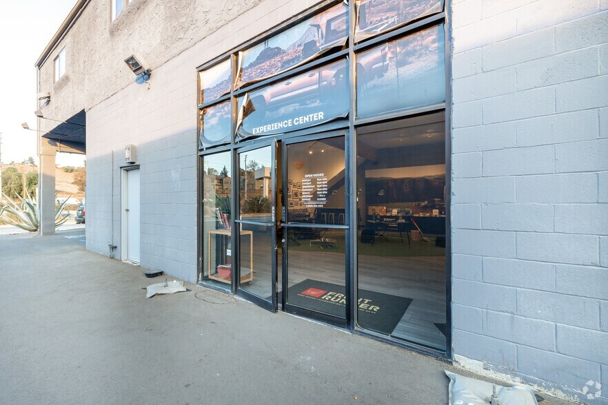 More Photos Of 29360-29370 Roadside Dr, Agoura Hills Flex For Lease