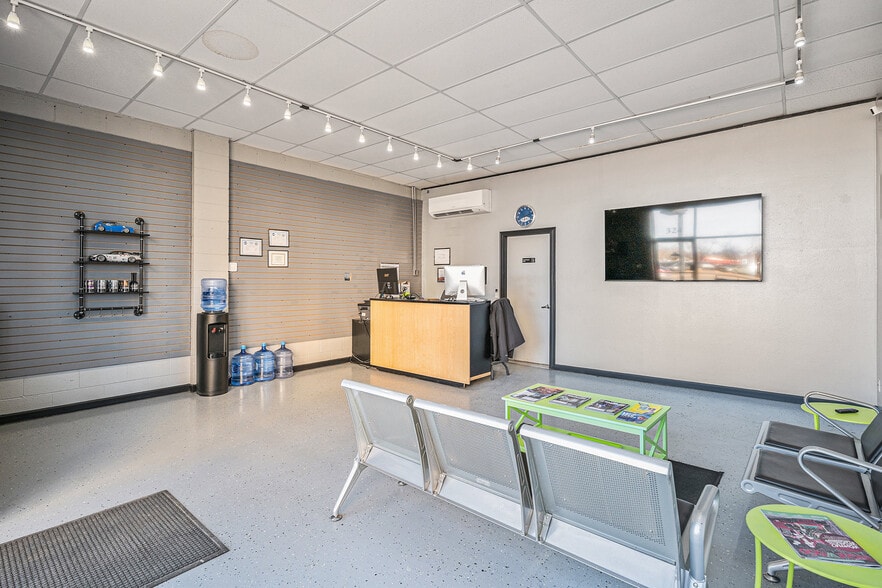 More Photos Of 324 W Hampden Ave, Englewood Auto Repair For Lease