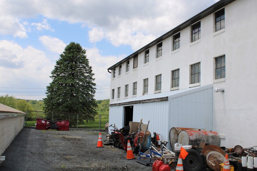 More Photos Of 282 Chapel Hill Rd, Sinking Spring Contractor Storage Yard For Lease