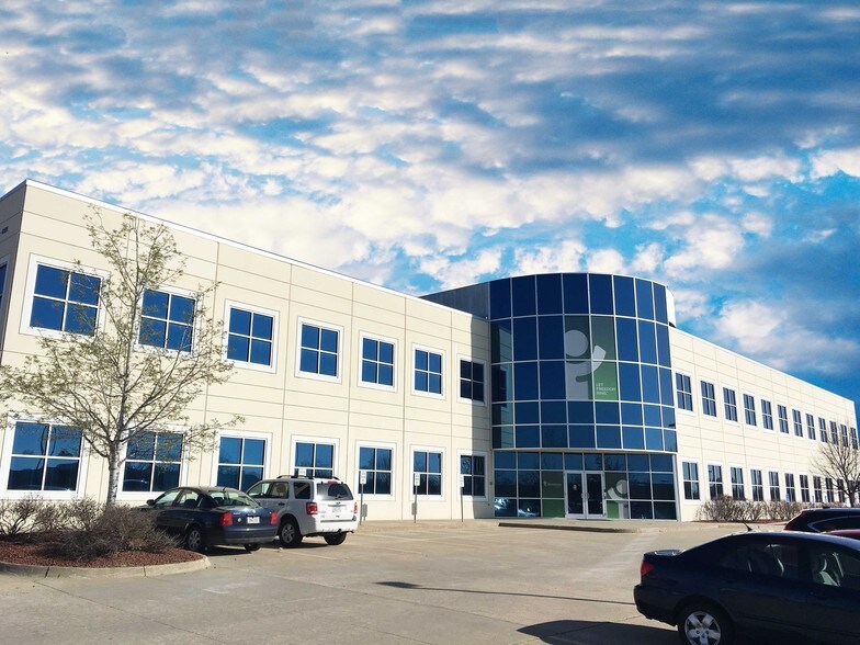 More Photos Of 4135 NW Urbandale Dr, Urbandale Office For Sale