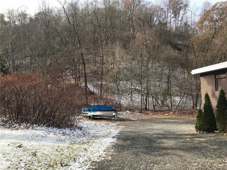 More Photos Of 1311 Boston Hollow Rd, McKeesport Storefront Retail Office For Lease