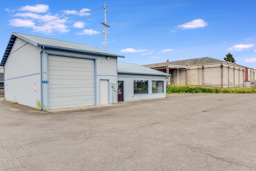 More Photos Of 360 S Burlington Blvd, Burlington Office For Sale