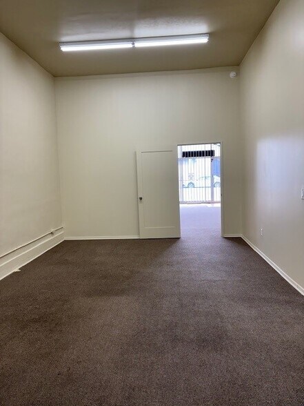 More Photos Of 327 S Western Ave, Los Angeles Storefront For Lease