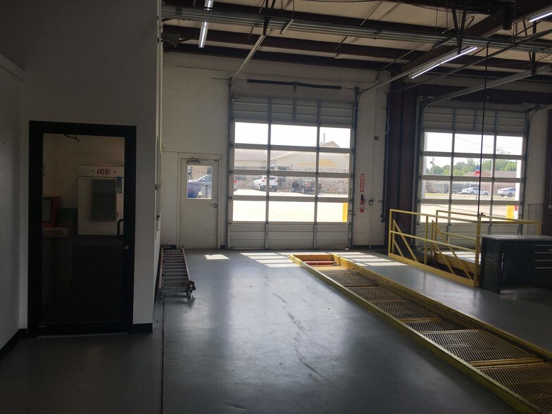 More Photos Of 914 W Main St, Cabot Auto Repair For Lease