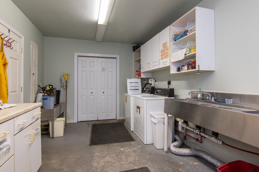 More Photos Of 299 Welton St, Hamden Warehouse For Lease