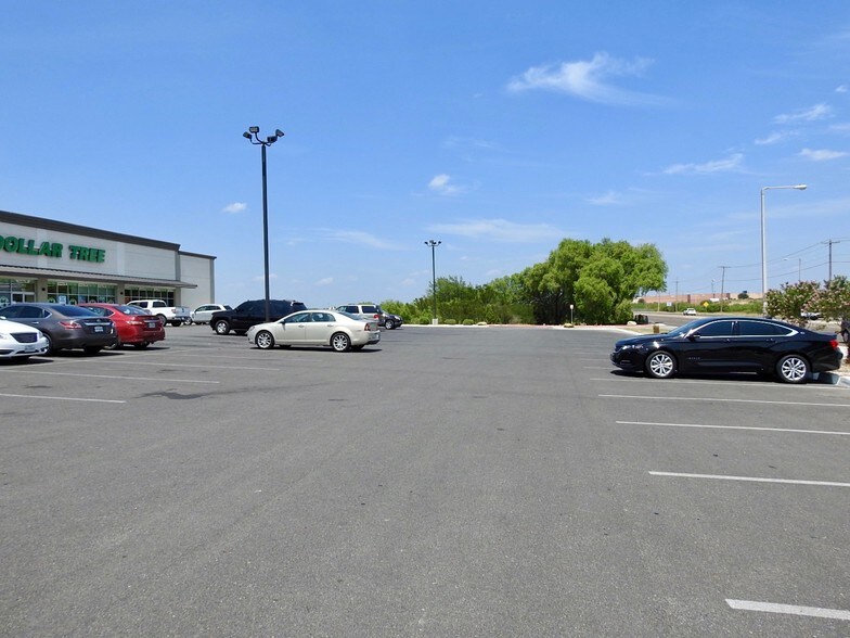 More Photos Of 3502 Clark Blvd, Laredo Storefront Retail Office For Lease