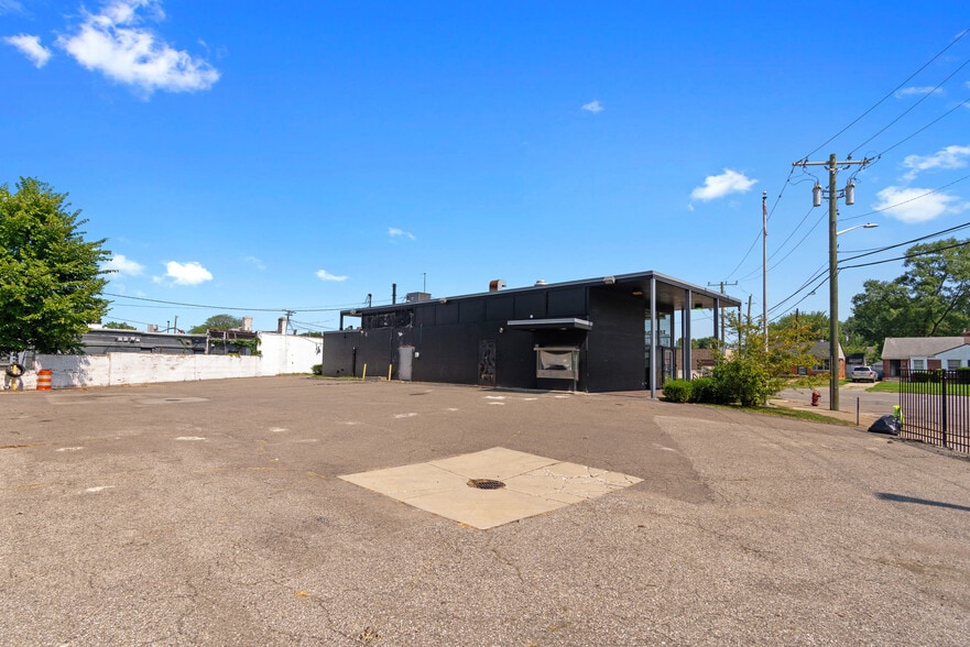 More Photos Of 18901 Kelly Rd, Detroit Bank For Sale