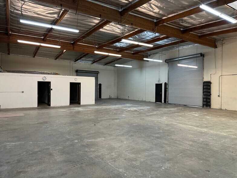 More Photos Of 150 Commerce Way, Walnut Warehouse For Lease