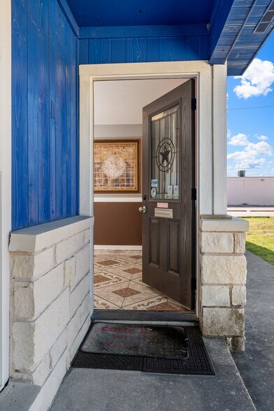 More Photos Of 3715 Bellmead Dr, Bellmead Office For Sale