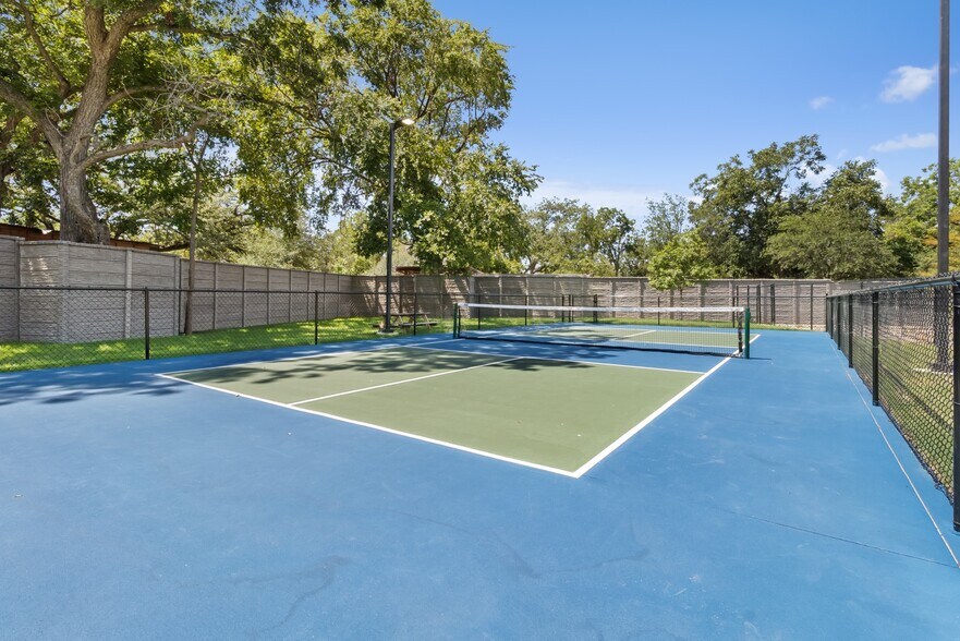 More Photos Of 760 Airport Blvd, Austin Apartments For Lease