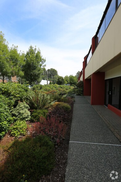 More Photos Of 823-837 3rd St W, North Vancouver Light Distribution For Lease