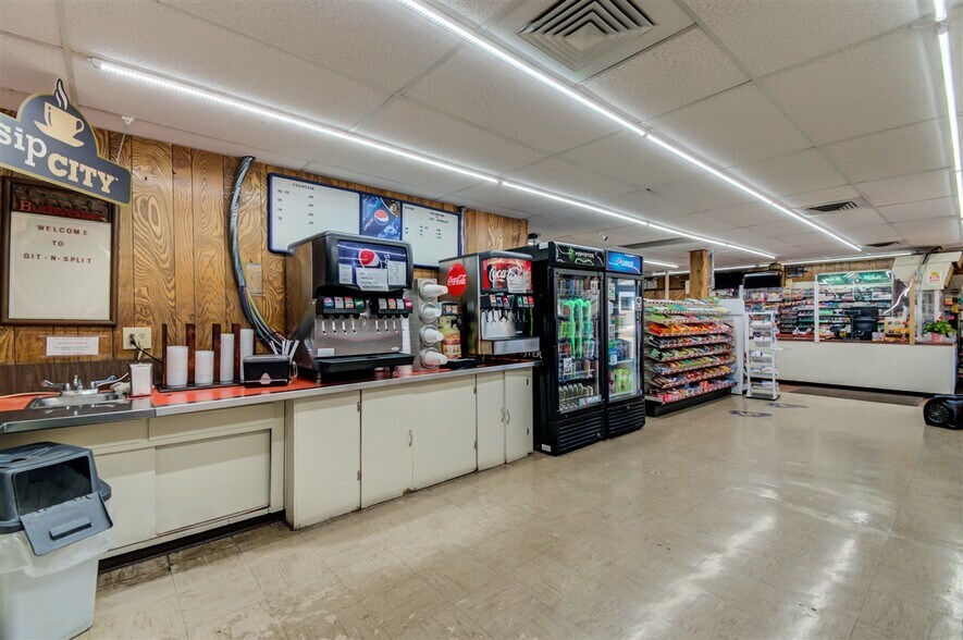 More Photos Of 1705 SW Frank Phillips Blvd, Bartlesville Service Station For Sale