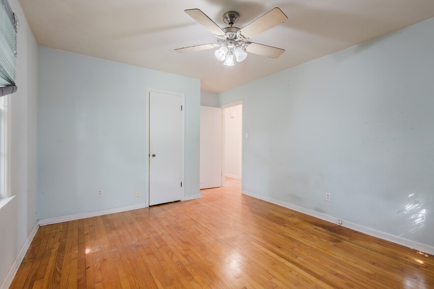 More Photos Of , Lexington Specialty For Sale