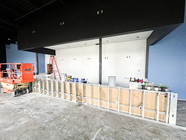 More Photos Of 6409 N Big Spring St, Midland Storefront For Sale
