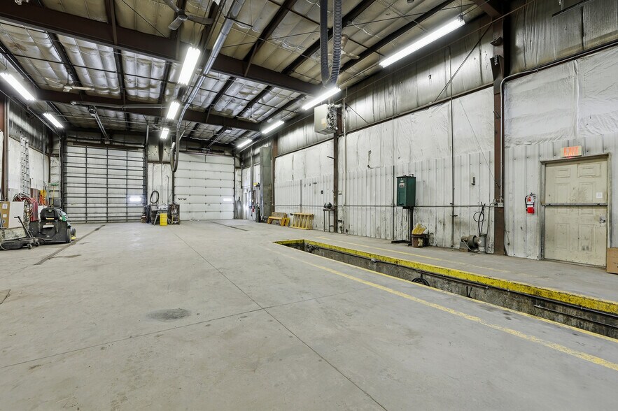 More Photos Of 5500 Prairie Dr, Plover Flex For Sale