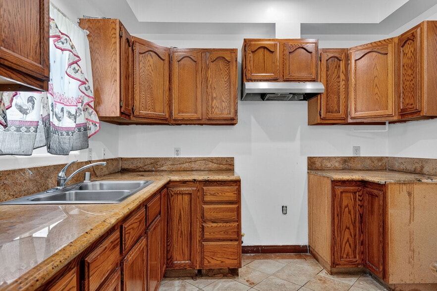 More Photos Of 400 N Hayes Ave, Oxnard Multifamily For Sale