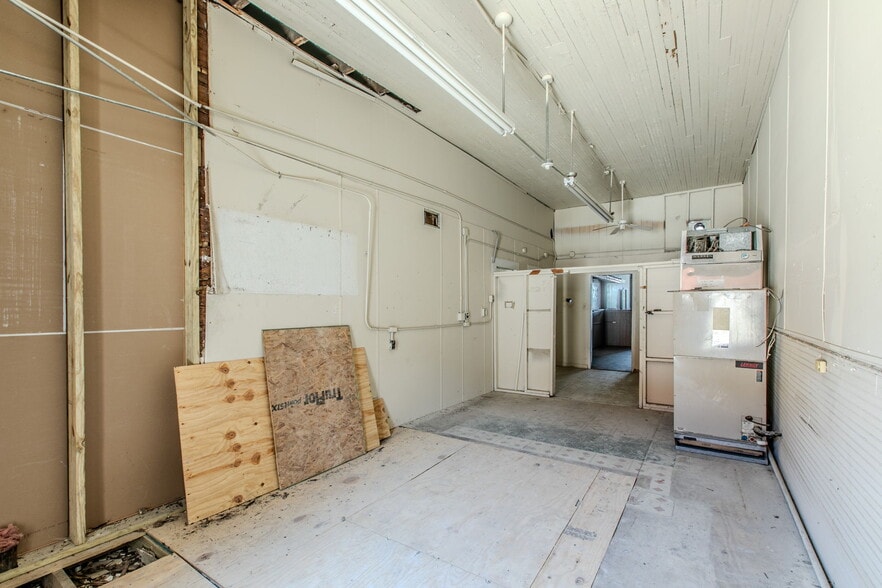More Photos Of 221 S Main St, McGregor Storefront Retail Office For Sale