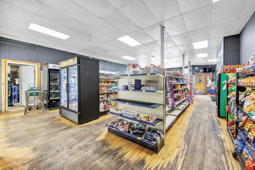 More Photos Of 633 Bissell St, White Lake General Retail For Sale
