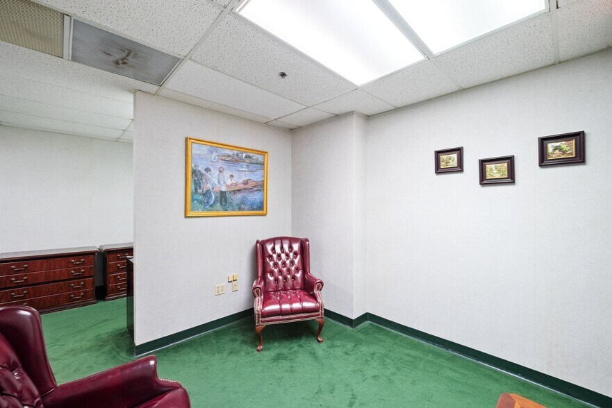 More Photos Of 1110 Brickell Ave, Miami Office For Sale