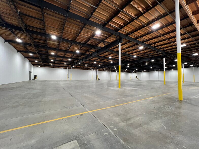 More Photos Of 13207 Bradley Ave, Sylmar Distribution For Lease