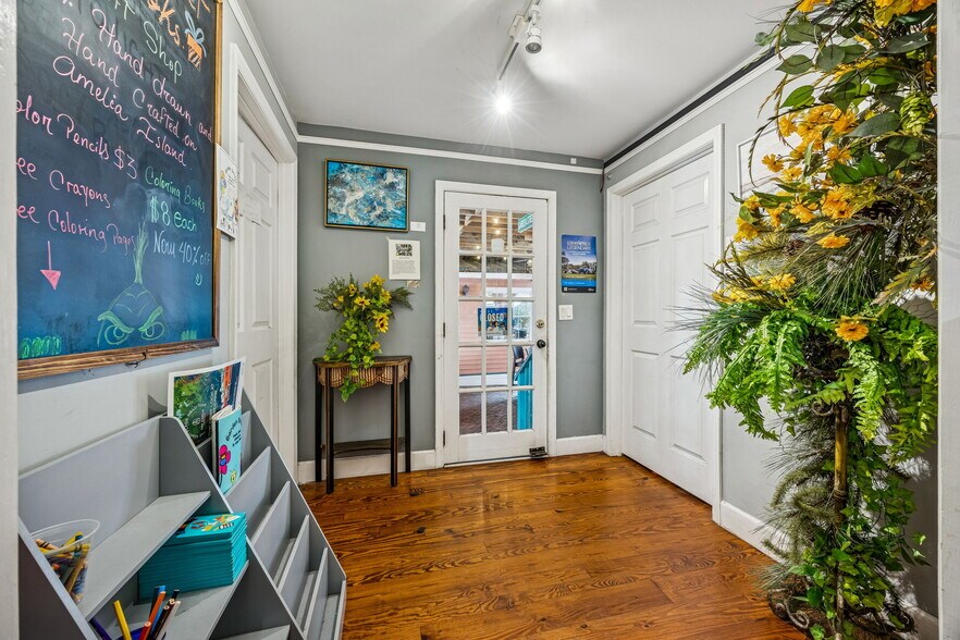 More Photos Of 218 Ash St, Fernandina Beach Freestanding For Sale