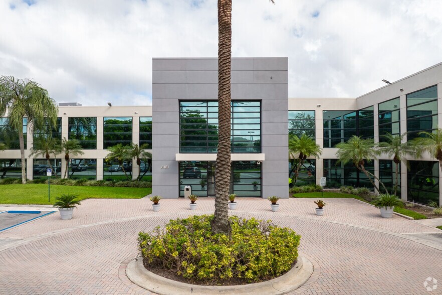 More Photos Of 8181 NW 154th St, Miami Lakes Office For Lease