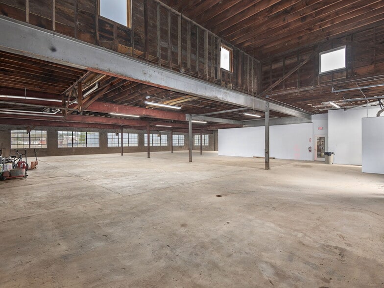 More Photos Of 24 Glendale Ave, Asheville Warehouse For Lease