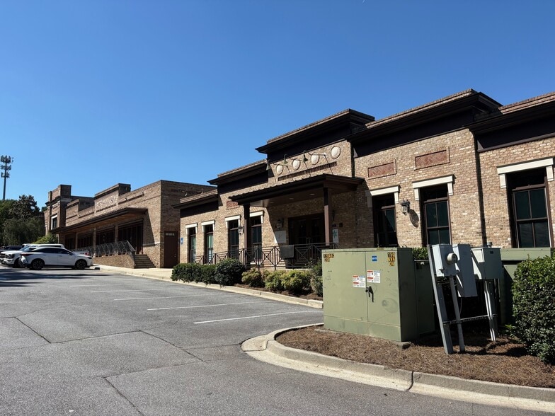 More Photos Of 8649 Ellard Dr, Alpharetta Unknown For Lease