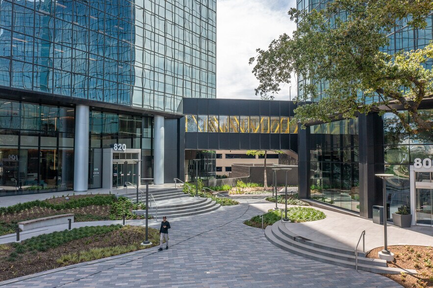 More Photos Of 820 Gessner Rd, Houston Office For Lease