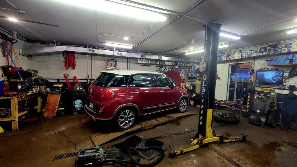 More Photos Of 635 Burnham Ave, Calumet City Auto Repair For Sale