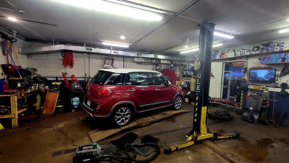 More Photos Of 635 Burnham Ave, Calumet City Auto Repair For Sale