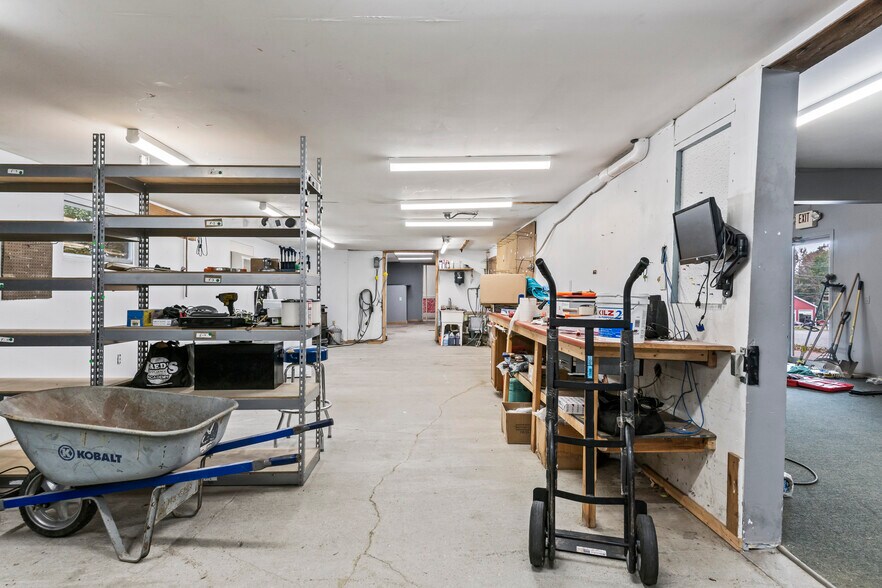 More Photos Of 680 Maine Ave, Farmingdale Storefront Retail Office For Lease