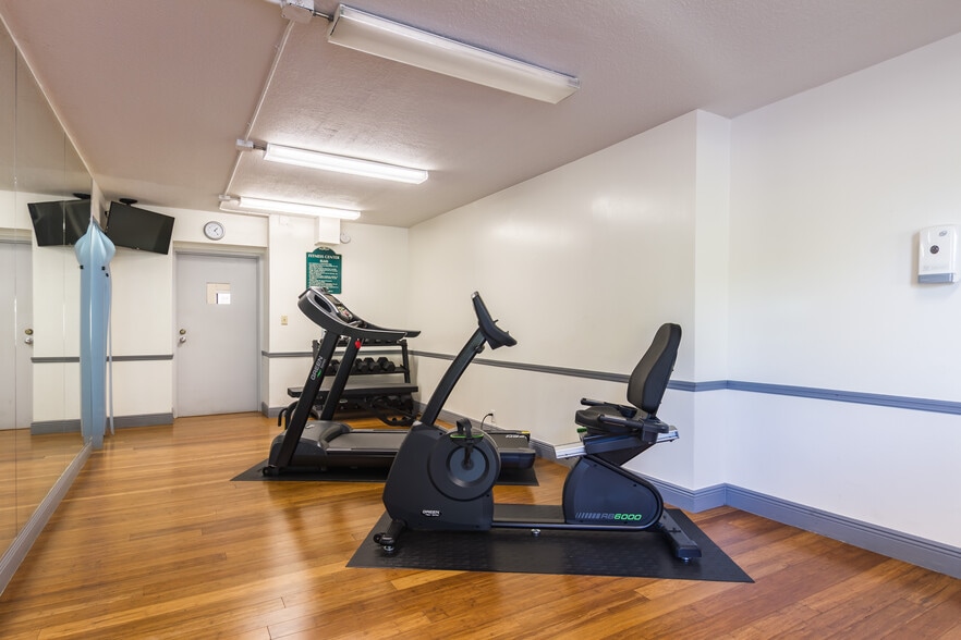 More Photos Of 333 SE Dixie Hwy, Florida City Hotel For Sale