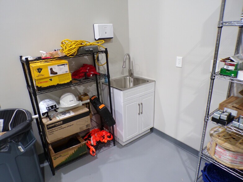 More Photos Of 10404 Chapel Hill Rd, Morrisville Light Distribution For Lease