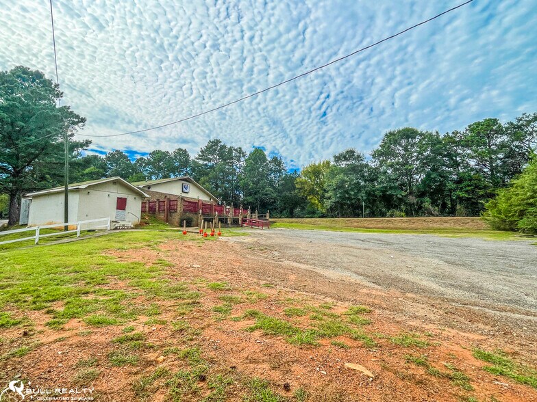 Primary Photo Of 1182 GA Highway 83 S, Forsyth General Retail For Sale