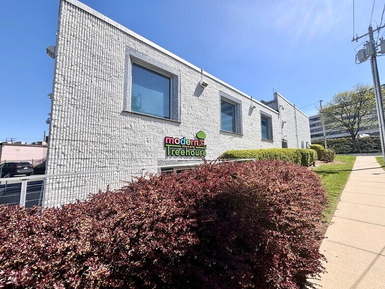 More Photos Of 3000 Summer St, Stamford Freestanding For Lease