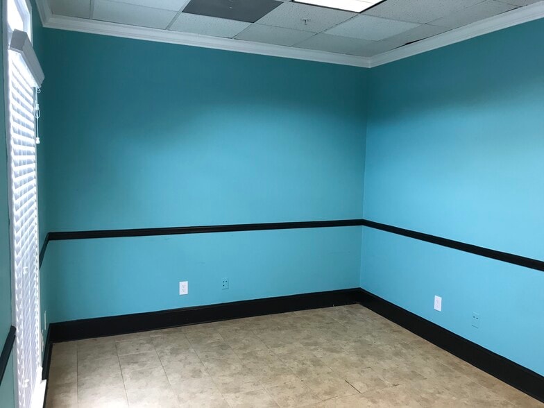 More Photos Of 7961 Hwy 92, Woodstock Medical For Lease