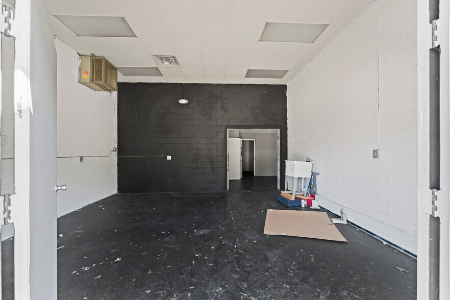 More Photos Of 3321 University Blvd E, Tuscaloosa Warehouse For Lease